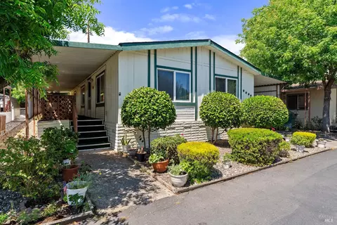 8009 Cliffrose St, Windsor, CA 95492