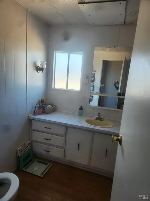 Bath - 22620 Eastside Rd, Willits, CA 95490 photo 2 of 3