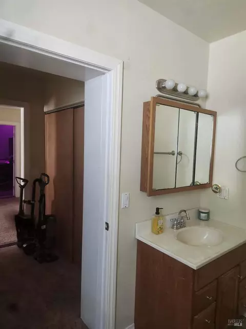 Bath - 22620 Eastside Rd, Willits, CA 95490 photo 1 of 3