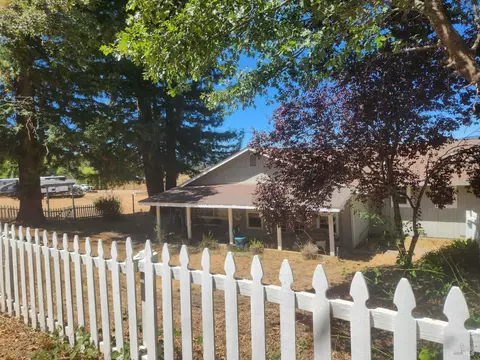 Exterior - 22620 Eastside Rd, Willits, CA 95490 photo 2 of 10