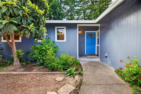 8135 Valentine Ave, Sebastopol, CA 95472