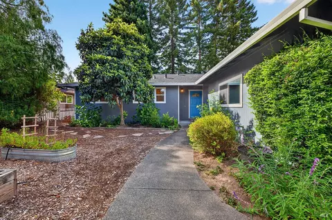 8135 Valentine Ave, Sebastopol, CA 95472