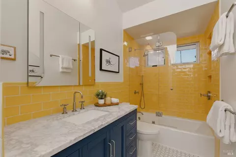 Bath - 2512 Macgregor Ct, Napa, CA 94558 photo 4 of 4