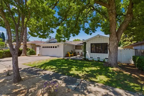 2512 Macgregor Ct, Napa, CA 94558