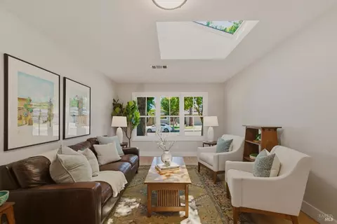 Living - 2512 Macgregor Ct, Napa, CA 94558 photo 1 of 2