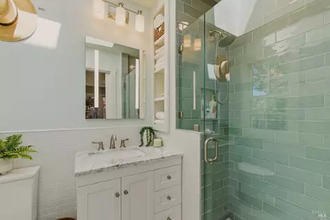Bath - 2512 Macgregor Ct, Napa, CA 94558 photo 2 of 4