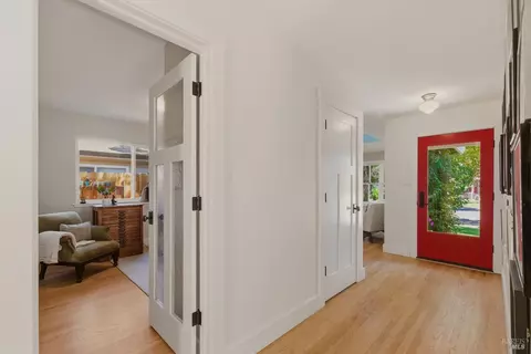 Entry Way - 2512 Macgregor Ct, Napa, CA 94558 photo 4 of 4