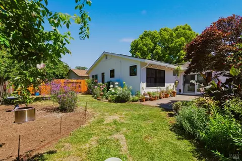 Exterior - 2512 Macgregor Ct, Napa, CA 94558 photo 5 of 5