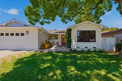 Exterior - 2512 Macgregor Ct, Napa, CA 94558 photo 2 of 5