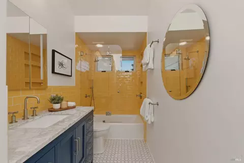 Bath - 2512 Macgregor Ct, Napa, CA 94558 photo 3 of 4