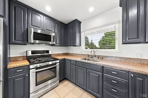 Kitchen - 164 Montego Ky, Novato, CA 94949 photo 2 of 4