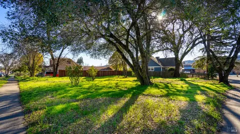 209 E 1st St, Cloverdale, CA 95425 photo 6