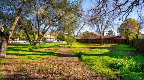 209 E 1st St, Cloverdale, CA 95425 photo 7