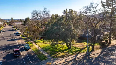 209 E 1st St, Cloverdale, CA 95425 photo 3