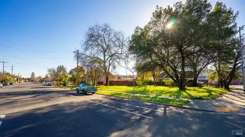 209 E 1st St, Cloverdale, CA 95425