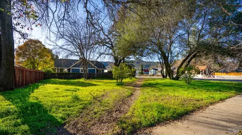 209 E 1st St, Cloverdale, CA 95425 photo 5