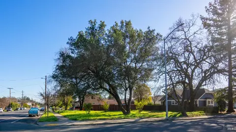 209 E 1st St, Cloverdale, CA 95425 photo 9