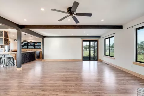 Living - 985 Gumview Rd, Windsor, CA 95492 photo 3 of 5