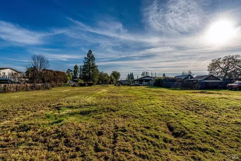 Exterior - 985 Gumview Rd, Windsor, CA 95492 photo 4 of 19