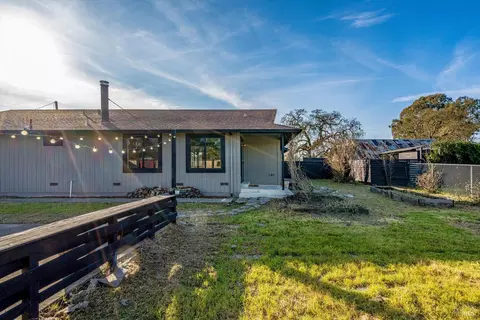 Exterior - 985 Gumview Rd, Windsor, CA 95492 photo 12 of 19
