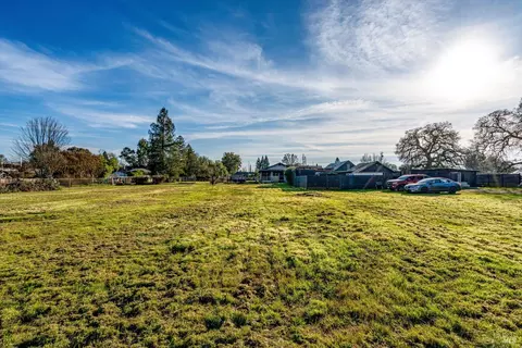 Exterior - 985 Gumview Rd, Windsor, CA 95492 photo 9 of 19