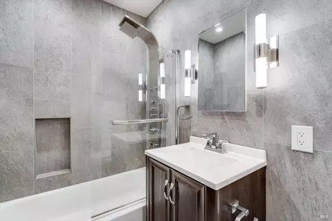 Bath - 985 Gumview Rd, Windsor, CA 95492 photo 4 of 4