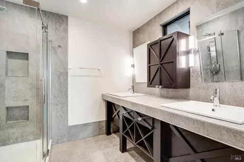 Bath - 985 Gumview Rd, Windsor, CA 95492 photo 2 of 4