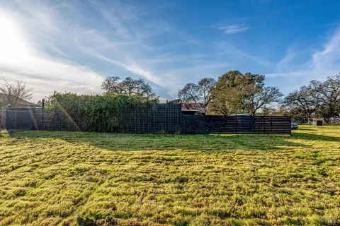 Exterior - 985 Gumview Rd, Windsor, CA 95492 photo 10 of 19