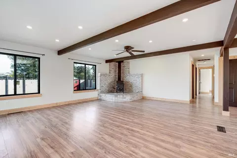 Living - 985 Gumview Rd, Windsor, CA 95492 photo 5 of 5