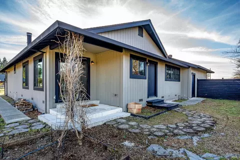 Exterior - 985 Gumview Rd, Windsor, CA 95492 photo 2 of 19