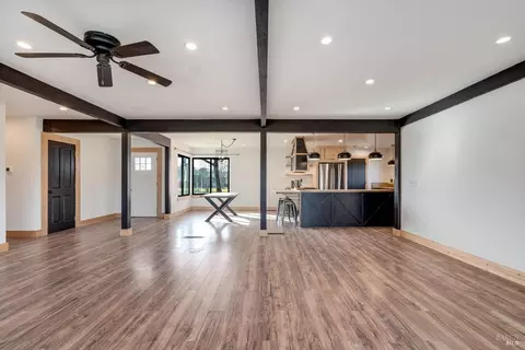 Living - 985 Gumview Rd, Windsor, CA 95492 photo 4 of 5