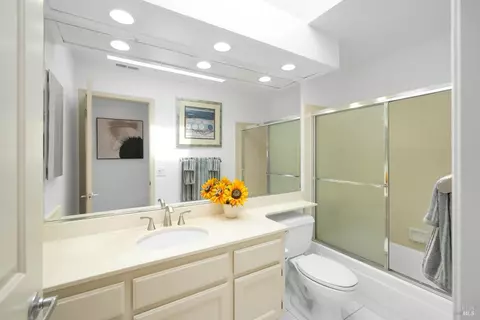 Bath - 260 Windsor Way, Vallejo, CA 94591 photo 2 of 5
