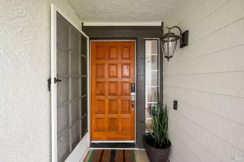 Entry Way - 260 Windsor Way, Vallejo, CA 94591 photo 1 of 8