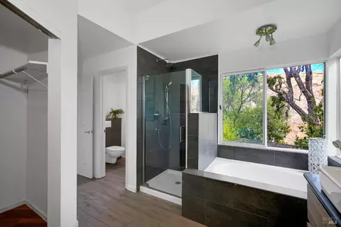 Bath - 260 Windsor Way, Vallejo, CA 94591 photo 5 of 5