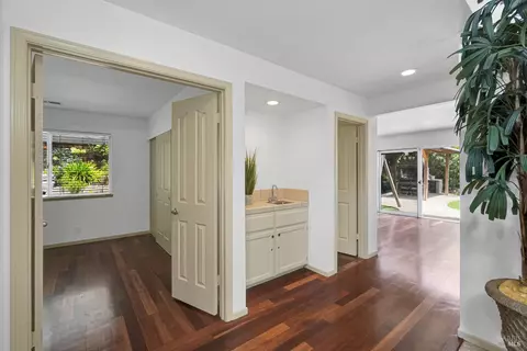 Entry Way - 260 Windsor Way, Vallejo, CA 94591 photo 5 of 8