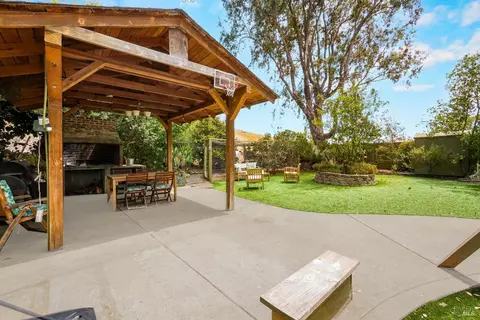 Exterior - 260 Windsor Way, Vallejo, CA 94591 photo 5 of 8