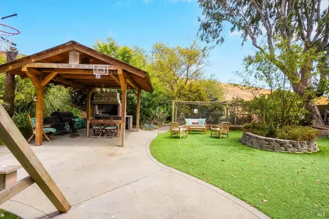 Exterior - 260 Windsor Way, Vallejo, CA 94591 photo 7 of 8