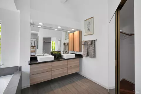 Bath - 260 Windsor Way, Vallejo, CA 94591 photo 3 of 5