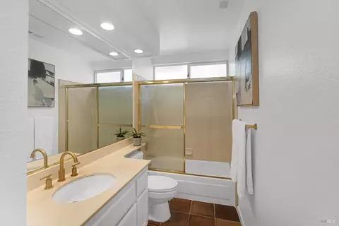 Bath - 260 Windsor Way, Vallejo, CA 94591 photo 1 of 5