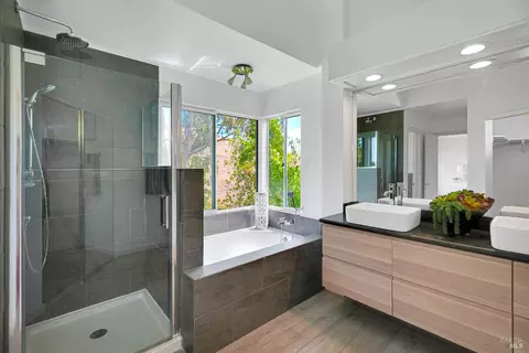 Bath - 260 Windsor Way, Vallejo, CA 94591 photo 4 of 5