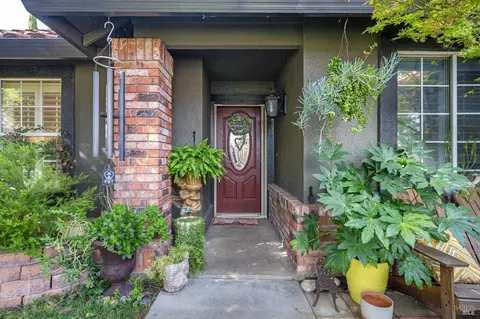 Entry Way - 124 Pepperell Ct, Vacaville, CA 95688 photo 1 of 7