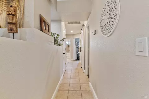 Entry Way - 124 Pepperell Ct, Vacaville, CA 95688 photo 6 of 7
