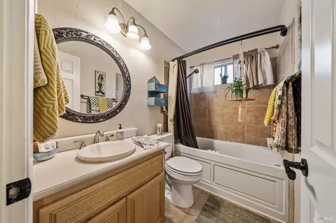 Bath - 124 Pepperell Ct, Vacaville, CA 95688 photo 1 of 3