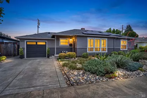 2613 Village Side Dr, Santa Rosa, CA 95405