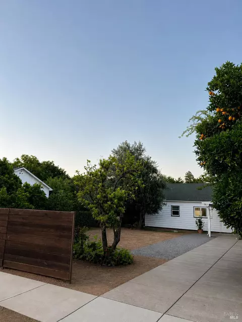 442 N Jefferson St, Cloverdale, CA 95425