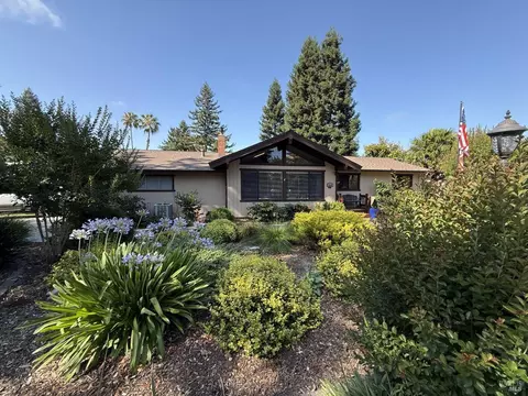 2049 W F St, Napa, CA 94558