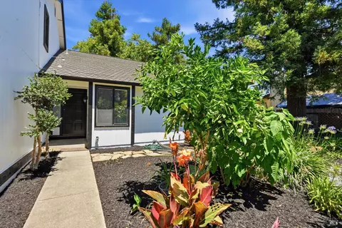 764 Lathrop St, Napa, CA 94558