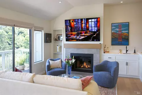 Living - 34 Laurel Dr, Corte Madera, CA 94925 photo 2 of 3
