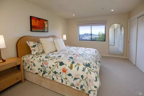 Bedroom - 34 Laurel Dr, Corte Madera, CA 94925 photo 2 of 4