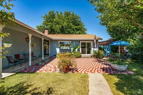 19295 Junipero Serra Dr, Sonoma, CA 95476